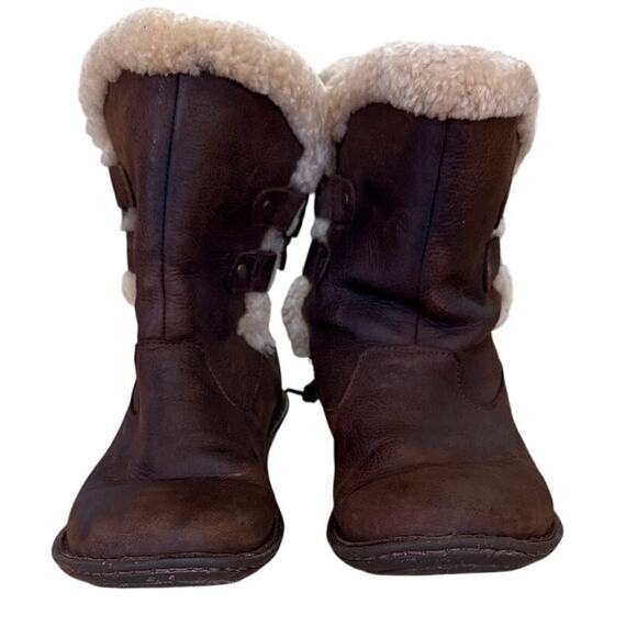 UGG Akadia Leather and Shearling Snow Boots Weatherproof Rubber Soles Size 8 - Picture 2 of 8